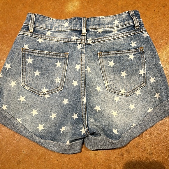 Cute cute cuffed shorts . I love the stars.  Please look at measurements - Picture 2 of 3